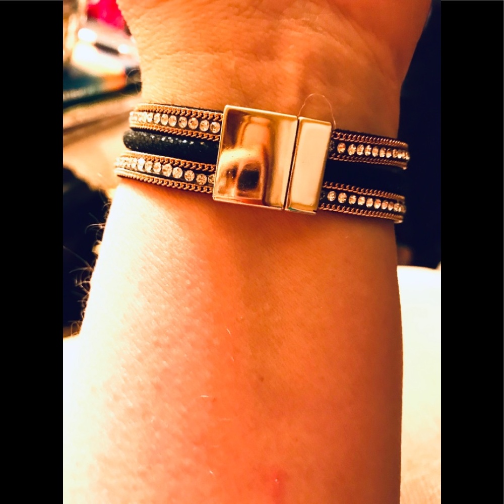 Black & Gold Beaded Triple-Strand Bracelet - Picture 4 of 5